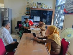 Babinsa APK Serma Yunalizal Bersama Aparat Kelurahan Perkuat Kesiapsiagaan Hadapi Ancaman Banjir