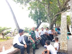 Humanis dan Dekat dengan Warga, Sertu Bastian Gelar Komsos Bersama PKL Demi Pantai Padang Tetap Aman, Rapi dan Nyaman