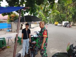 Humanis dan Bersahaja, Sertu Bastian Gelar Komsos Bersama Pedagang Pantai Padang Demi Kawasan Wisata Tetap Tertib dan Bersih