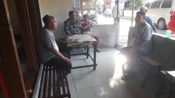 Sertu Hendri Patrizon Perkuat Komsos Bersama Warga Purus, Jaga Kondusivitas Lingkungan Melalui Dialog Langsung