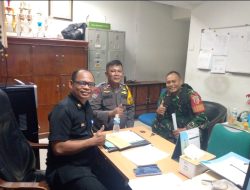 Sertu Koko Afriandi Tingkatkan Kewaspadaan Wilayah Melalui Komunikasi Sosial dengan Unsur Keamanan Bank Nagari