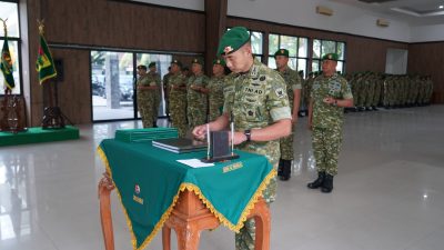 Momentum Regenerasi Kepemimpinan, Danrem 032/Wirabraja Pimpin Sertijab Danyonif 131/Braja Sakti di Padang