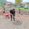 SATGAS TMMD KE-129 KODIM 0306/50 KOTA LANJUTKAN PEMBANGUNAN TALUD PENAHAN TANAH