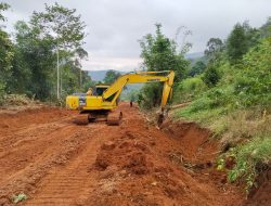 Satgas TMMD Ke-129 Kodim 0306/50 Kota Percepat Pembukaan Jalan di Jorong Buluh Kasok
