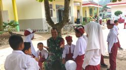 Humanis di Lokasi TMMD ke-129 Kodim 0306/50 Kota, Babinsa Jadi Penyemangat Anak Sekolah Raih Cita-Cita
