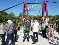 TINJAU JEMBATAN BATANG MANGOI, PANGDAM XX/TIB: AKSES LANCAR, PRODUKTIVITAS MASYARAKAT MENINGKAT