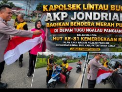 Polri untuk Masyarakat, Kapolsek Lintau Buo AKP Jondriadi Turun Langsung Bagikan Bendera di Jalan Raya
