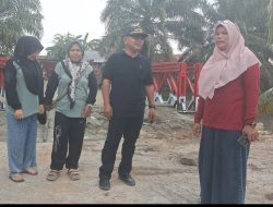 Lurah Pampangan Beti Ernita Hadir, TNI AD Bangun Jembatan Sungai Jirak, Rakyat Dukung Penuh