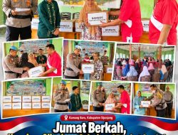 Jumat Berkah, Kapolres Sijunjung Salurkan 25 Paket Sembako untuk Warga Kurang Mampu di Kamang Baru