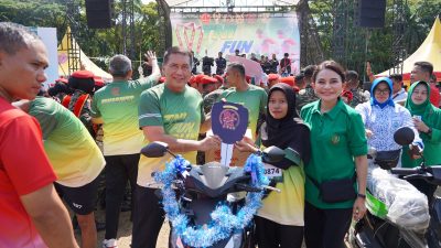 PANGDAM XX/TIB LEPAS DAN IKUTI FUN RUN, RIBUAN PESERTA SEMARAKKAN HUT KE-81 TNI