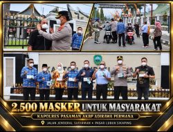 Bukan Sekadar Menjaga Kamtibmas, Kapolres Pasaman AKBP Adirawa Permana Hadir Bagikan 2.500 Masker untuk Warga