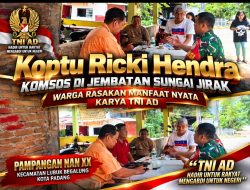 Koptu Ricki Hendra Komsos di Jembatan Sungai Jirak, Warga Rasakan Manfaat Nyata Karya TNI AD